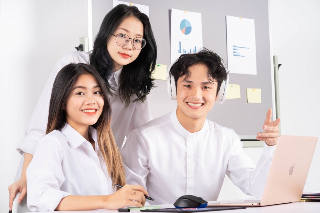 Cử nhân online